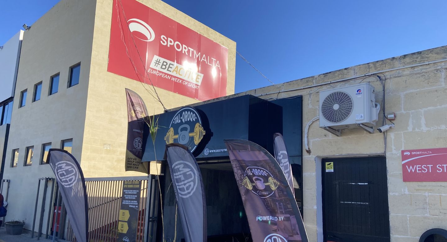 Blackout over public property given to a private gym operator